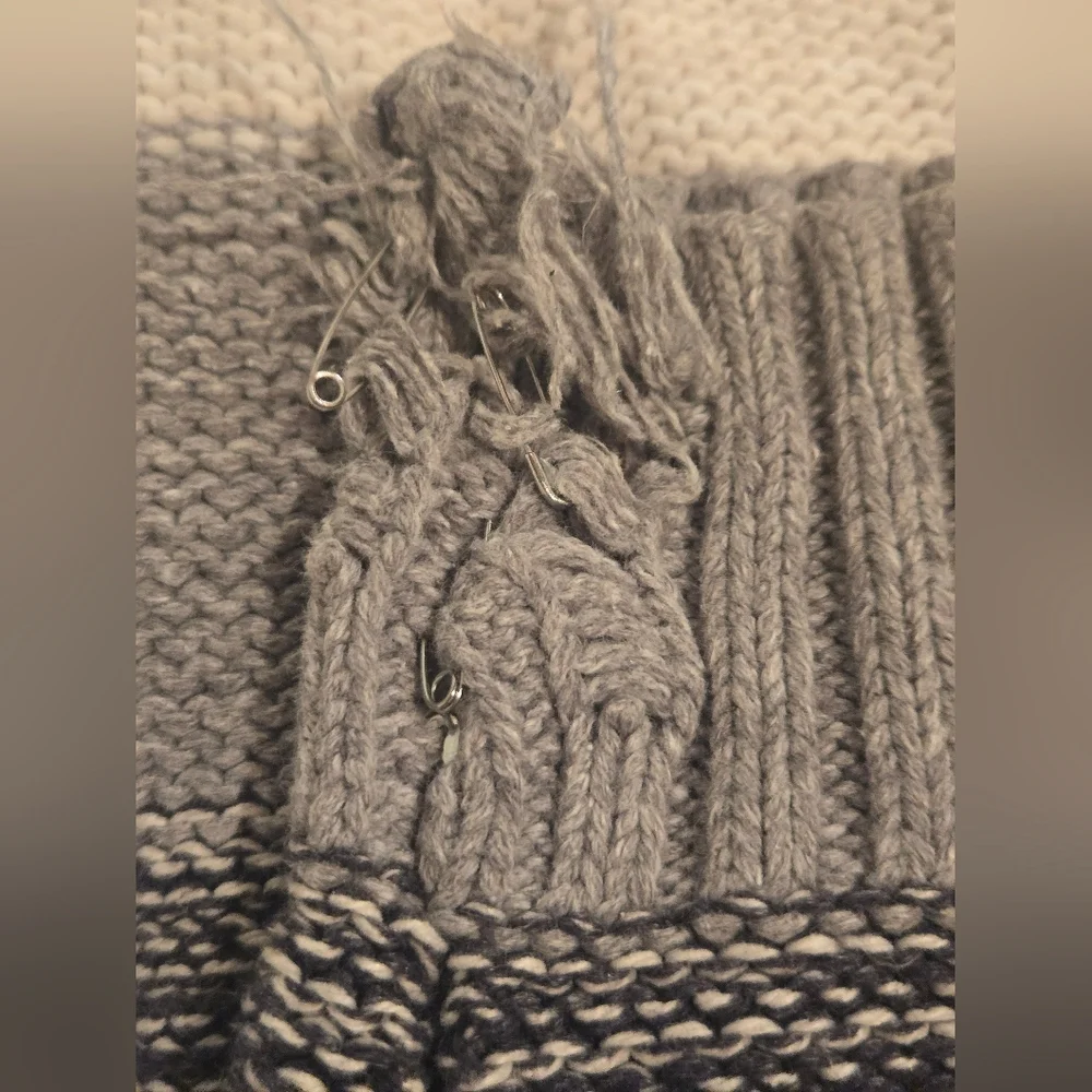 Old Navy Gray Knit Sweater